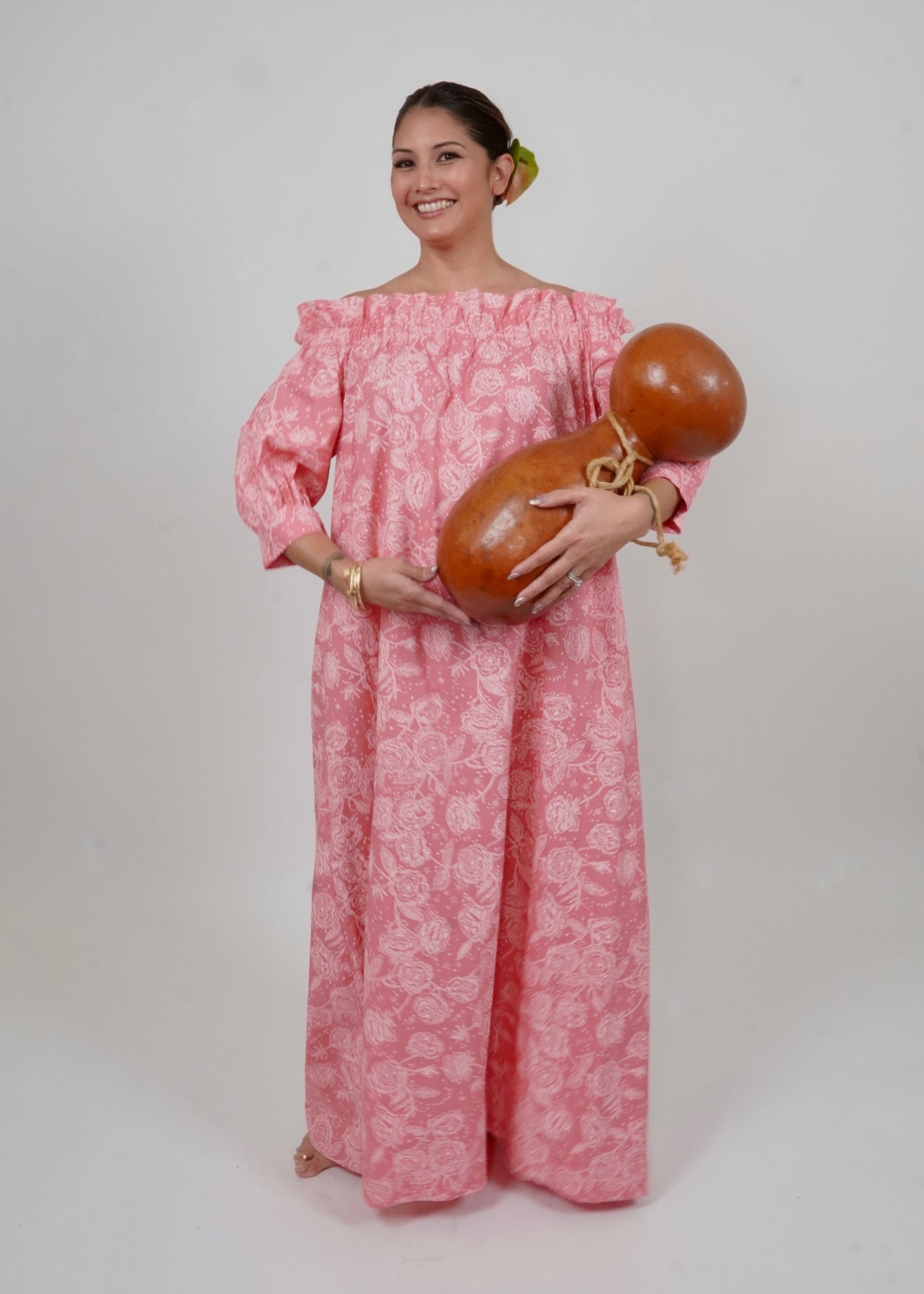 Sassy Muʻumuʻu | Lokelani | Cream on Pink