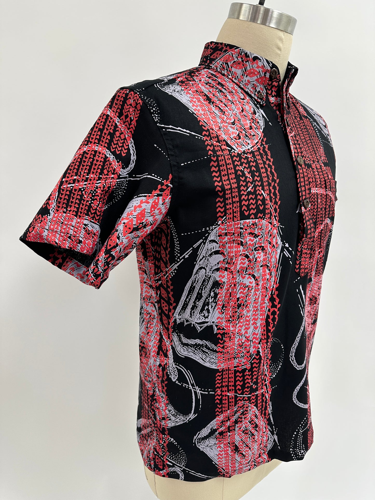 Pull Over Aloha Shirt | Pahu Puniu with Ohe Kapala | Quicksilver and Red on Black
