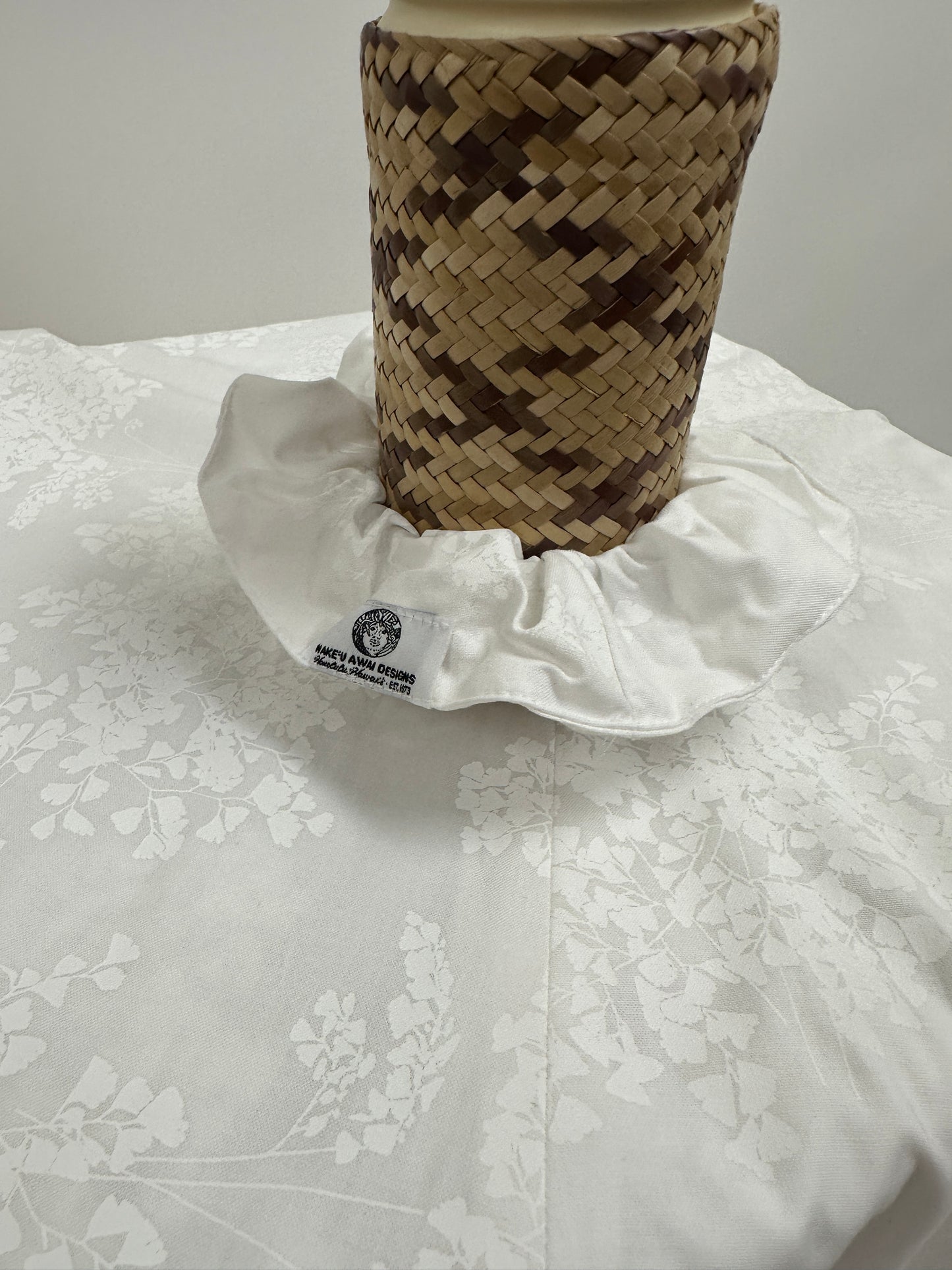Scrunchie | Iwa'iwa | White on White