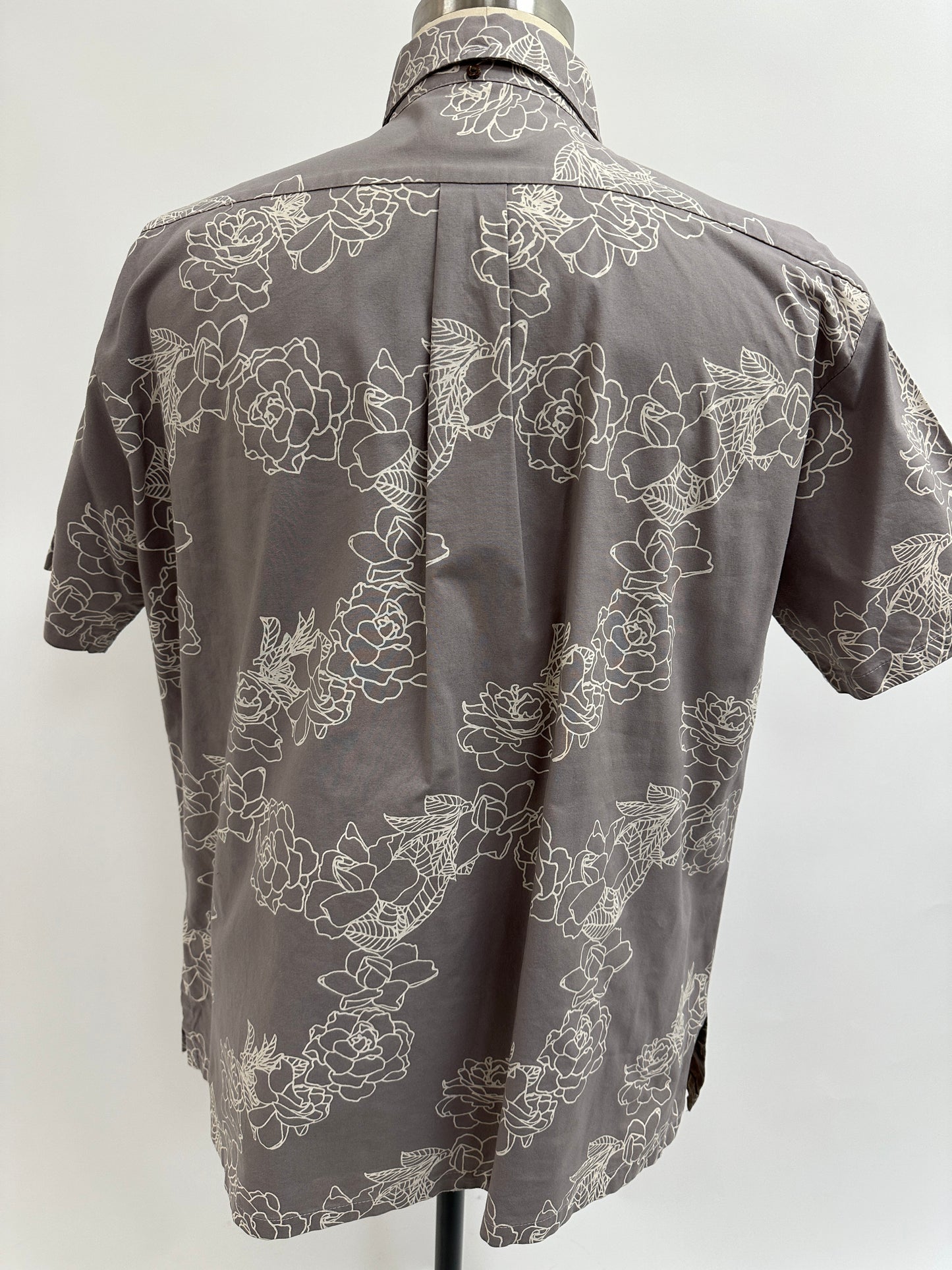 Pre-Loved Pull Over Aloha Shirt | Kiele in Sand on Gray
