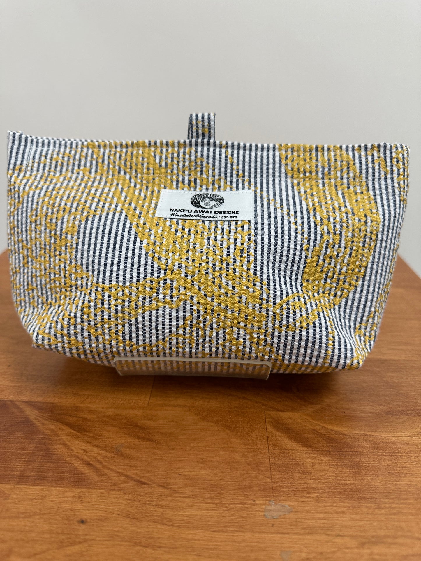 Nake'u pouch | Niʻihau Shells | Yellow on Gray seersucker