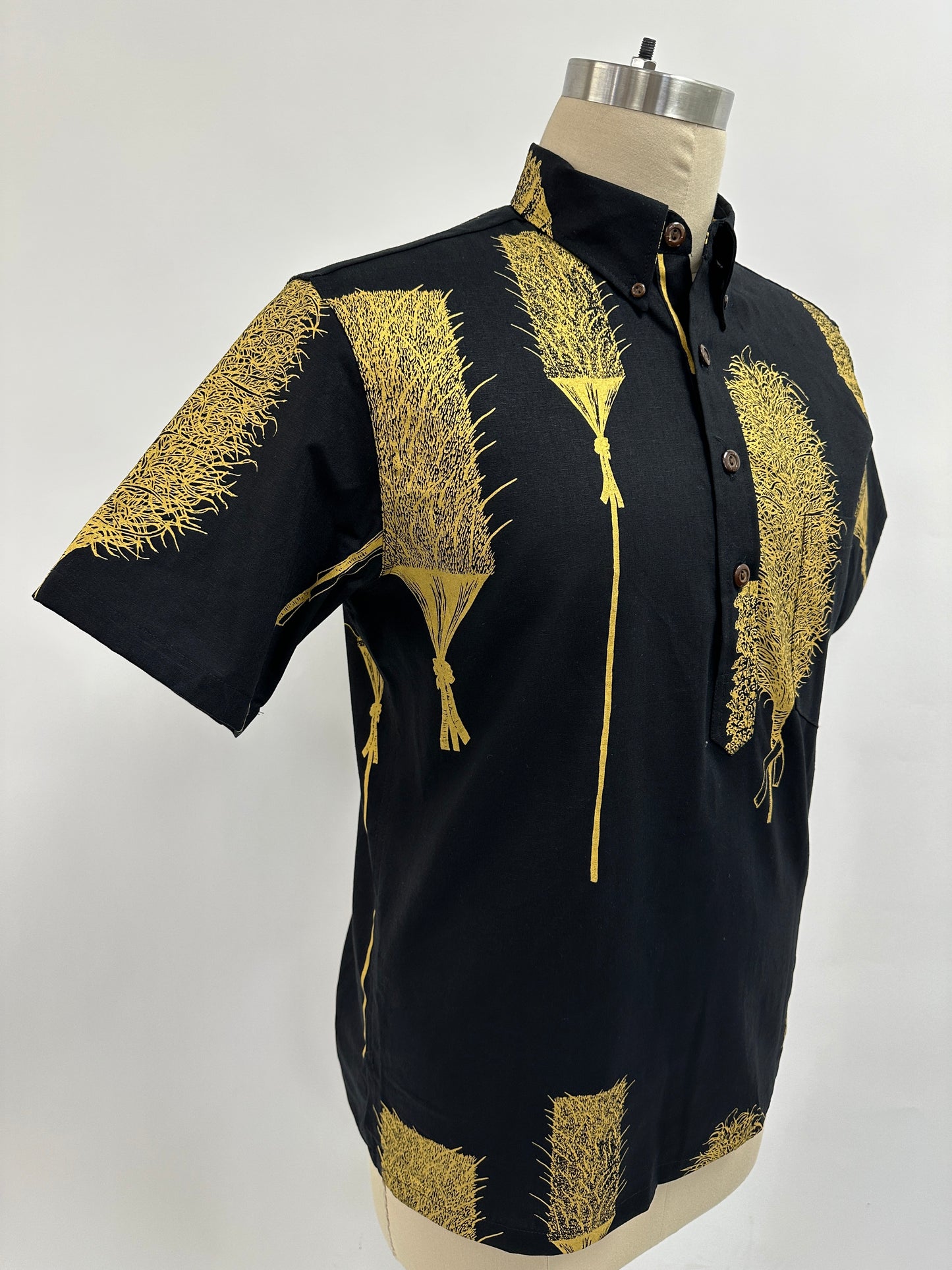 Pullover S/S Aloha Shirt | Kahili | Gold on Black