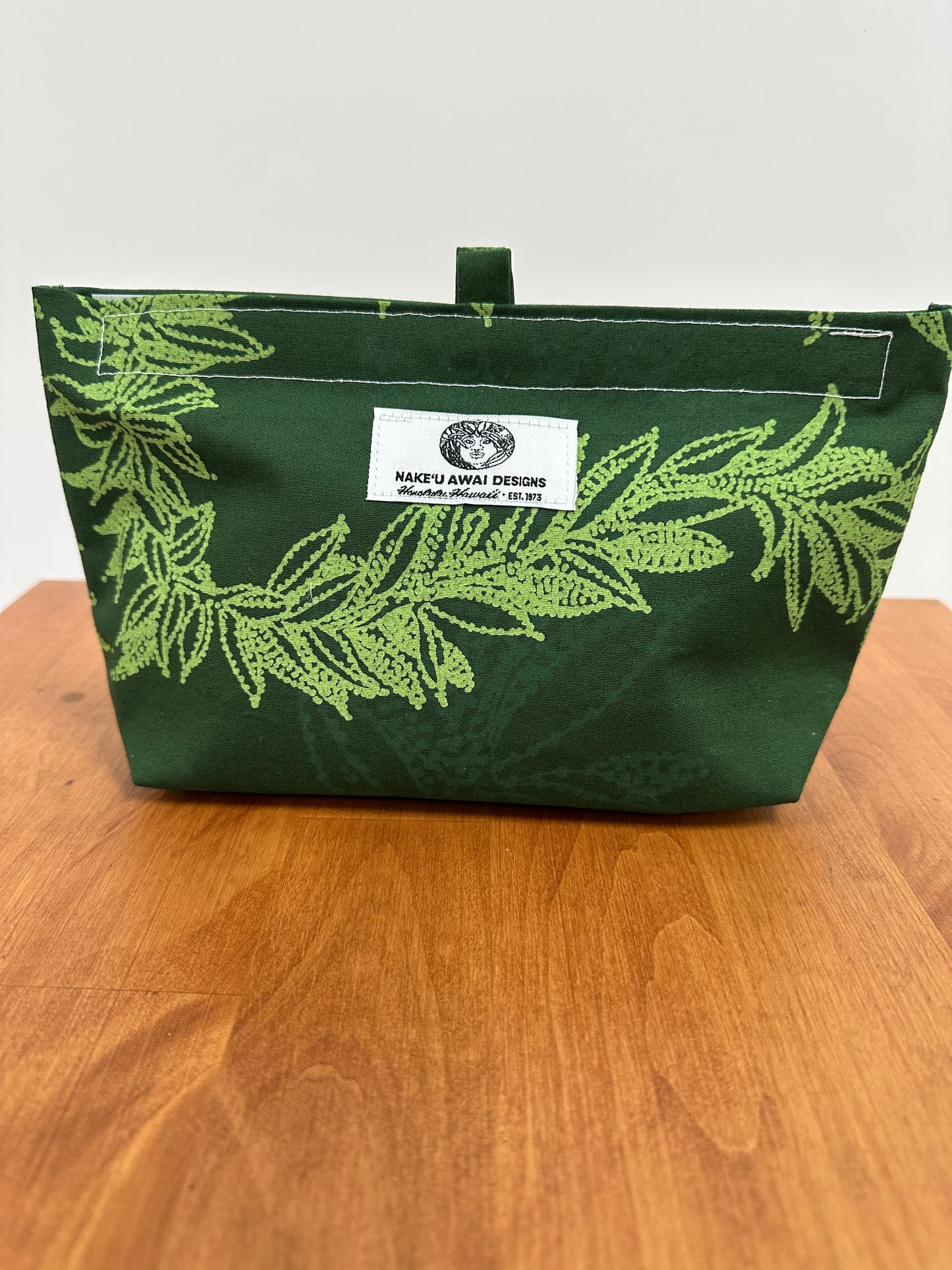 Nake'u pouch | Maile | Green on Dark Green