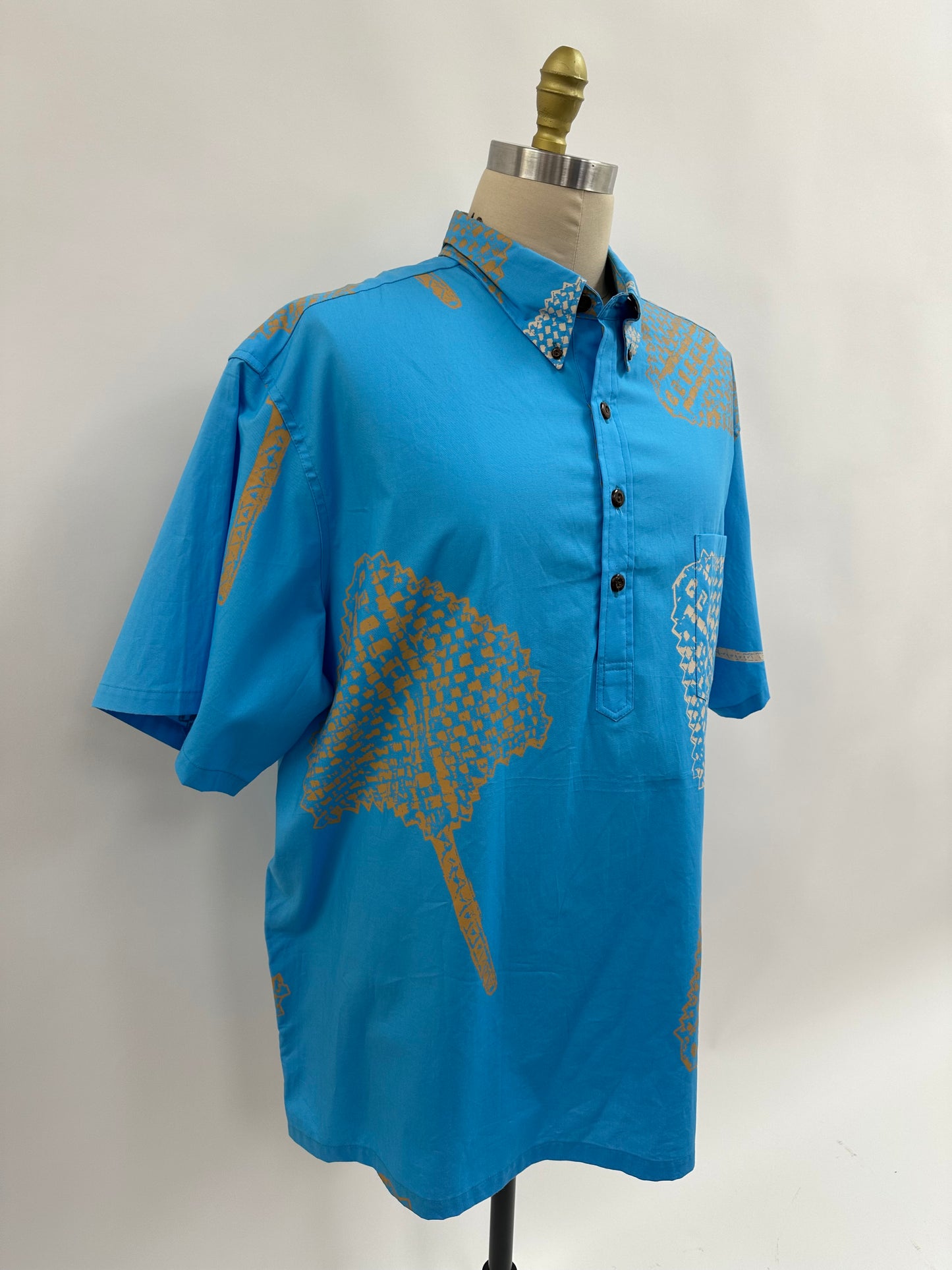 Pull Over Aloha Shirt | Lauhala Fans | Camel Beige on Sky Blue