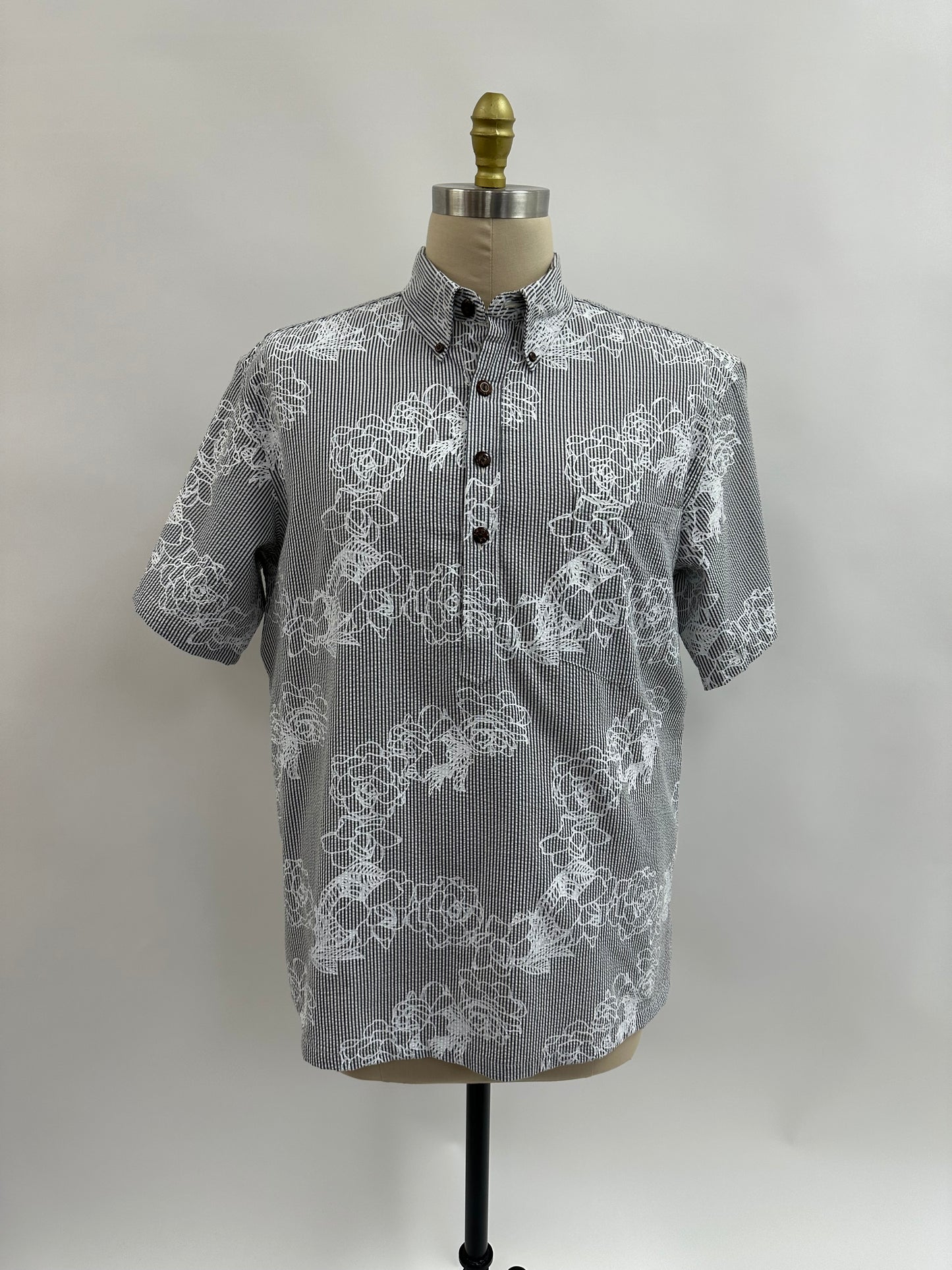Pull Over Aloha Shirt | Gardenia Kiele | White on Gray Seer-Sucker