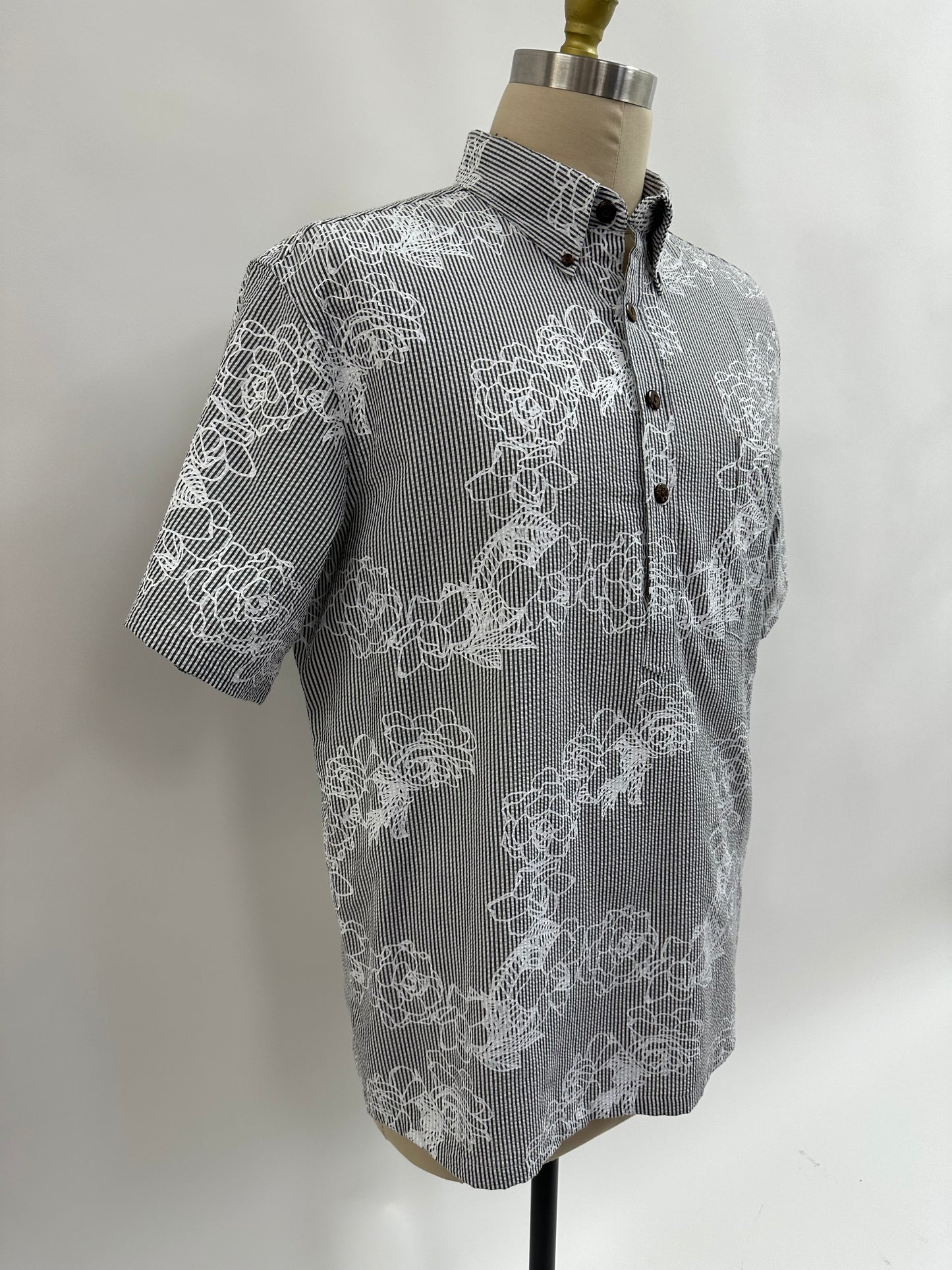 Pull Over Aloha Shirt | Gardenia Kiele | White on Gray Seer-Sucker
