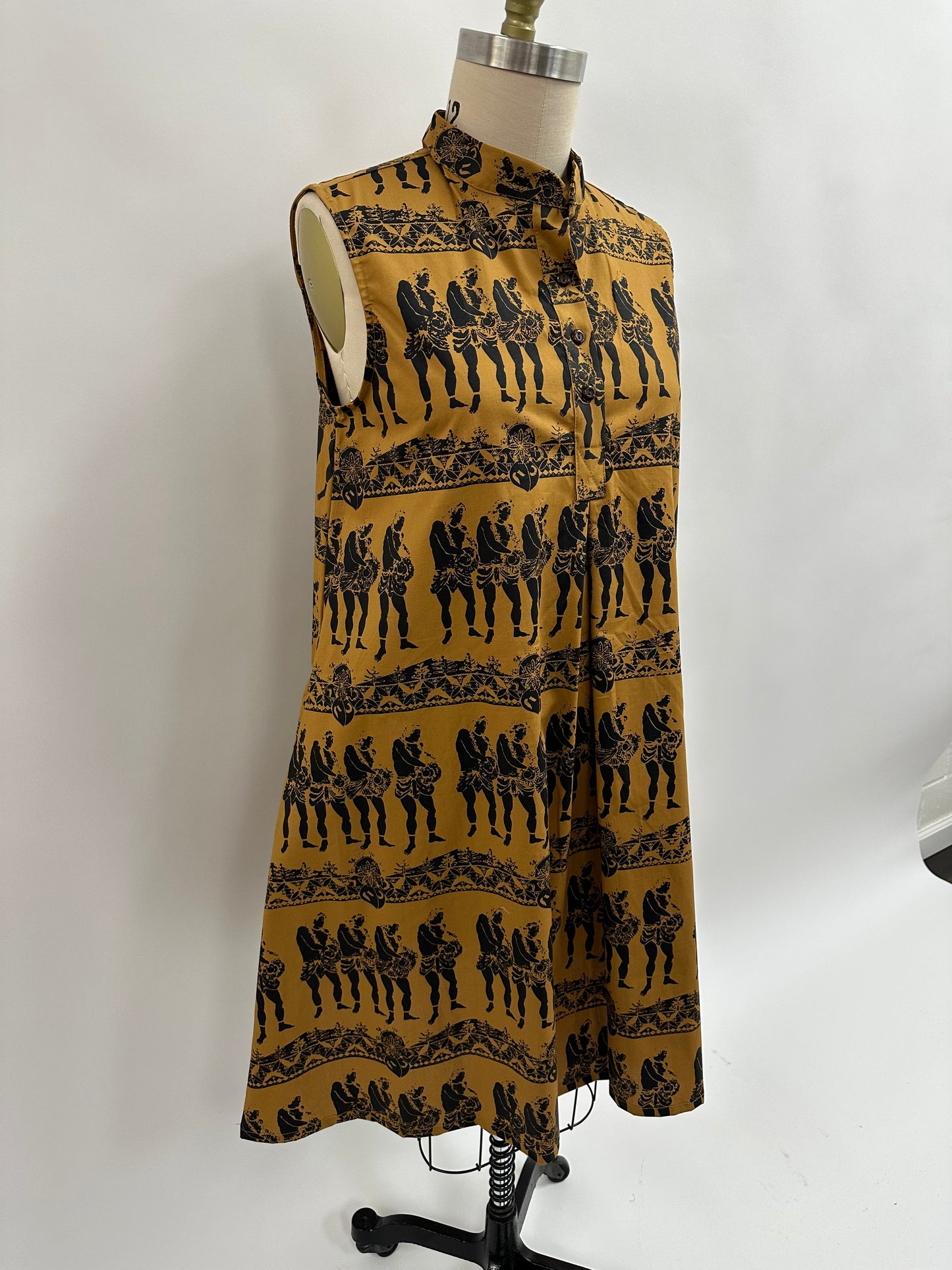 Kāʻilihiwa Dress |Male Hula Dancer | Black on Coffee