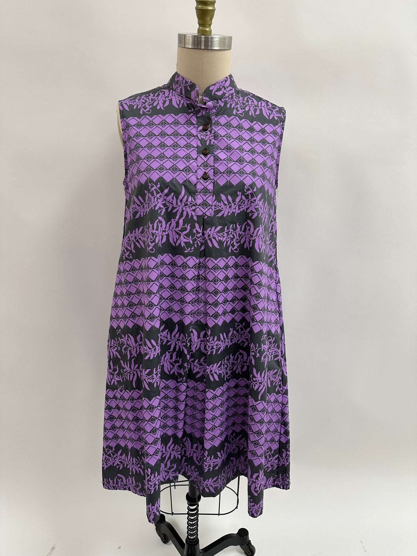 Kāʻilihiwa Dress | Maile-Mokihana Tapa | Gray on Lavendar