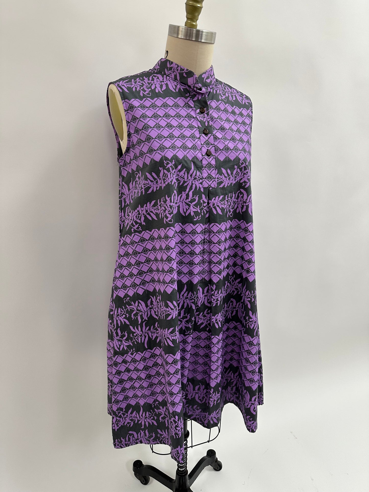 Kāʻilihiwa Dress | Maile-Mokihana Tapa | Gray on Lavendar