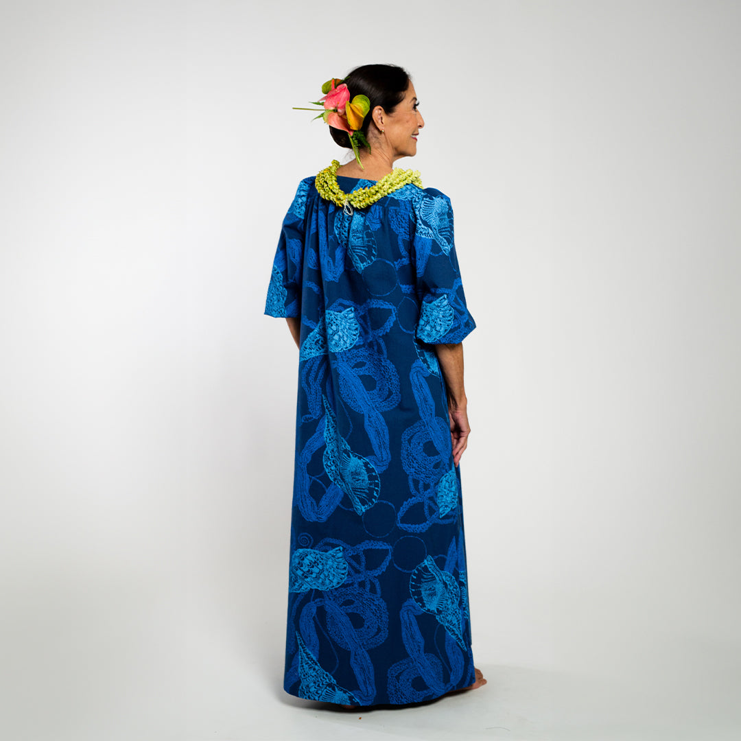 Square Neck Muʻumuʻu | Niʻihau Shells | Blue