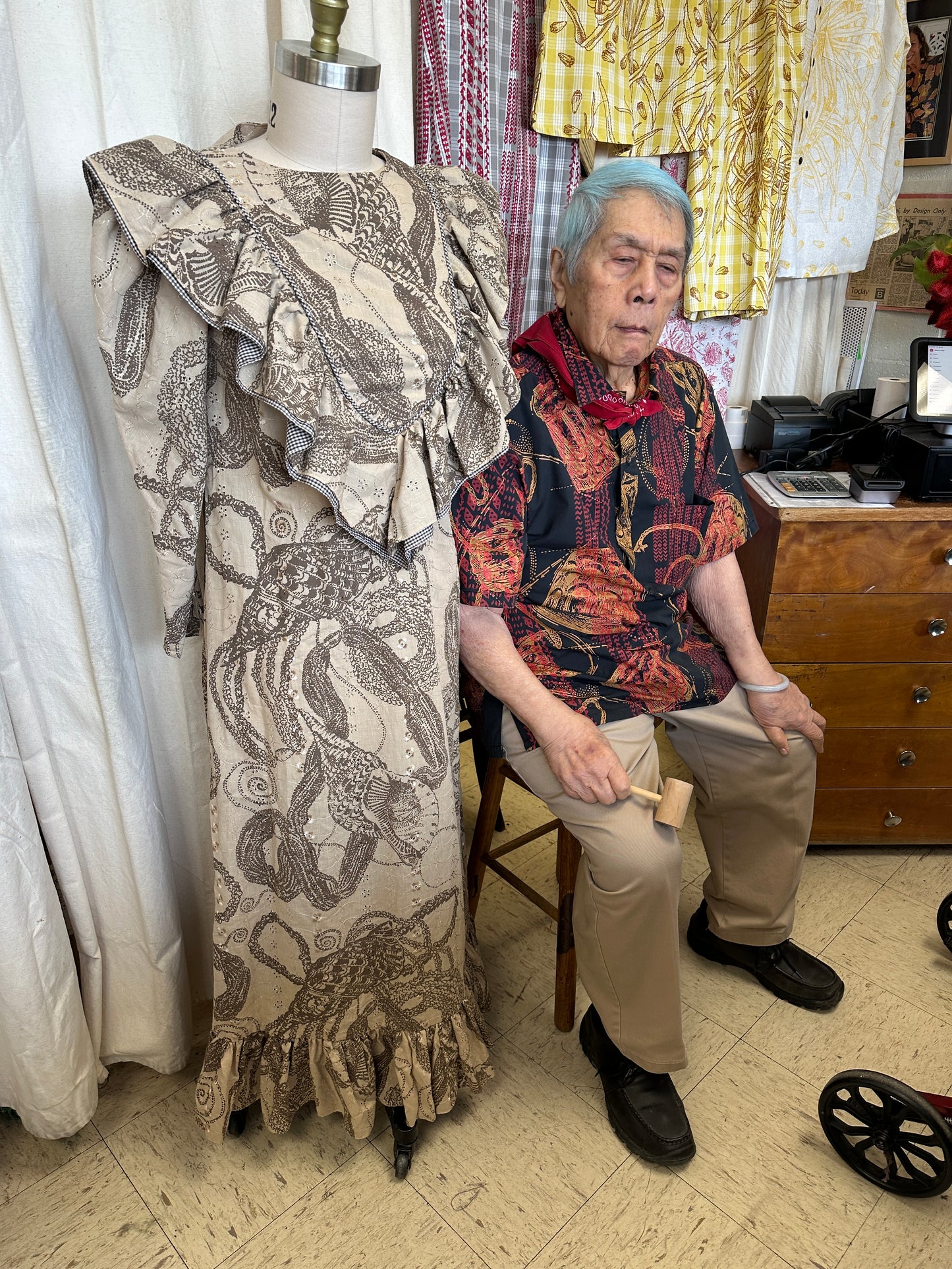 Gently used Long Sleeve Deep V Ruffle Mu'u | Ni'ihau Shells | Brown on Tan Eyelet