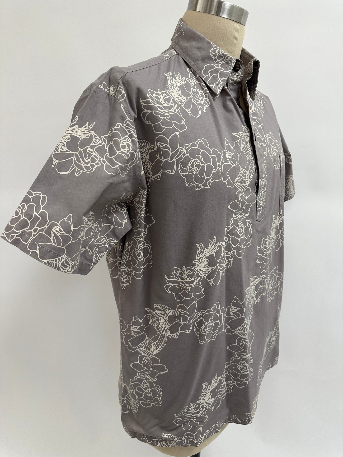 Pre-Loved Pull Over Aloha Shirt | Kiele in Sand on Gray