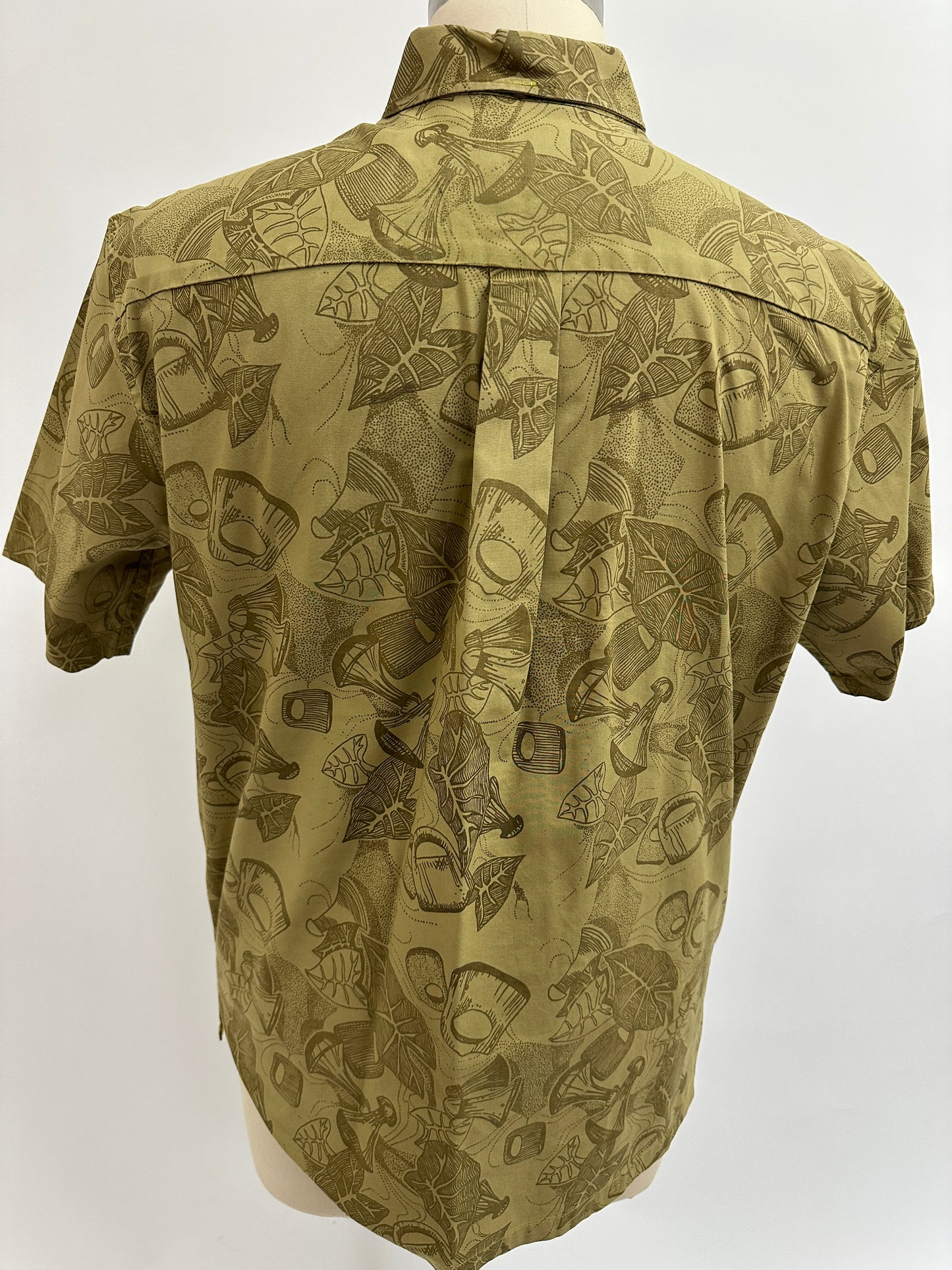 Pre-Loved Pull Over Aloha Shirt | Kalo Poi Pounder in Khaki on Moss