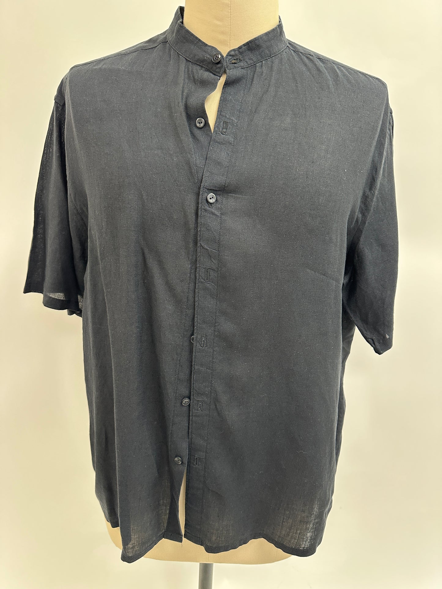 Pre-Loved Pull Over Aloha Shirt | Nake’u Awai | Full Button Short Sleeve Mandarin Collar Black Linen