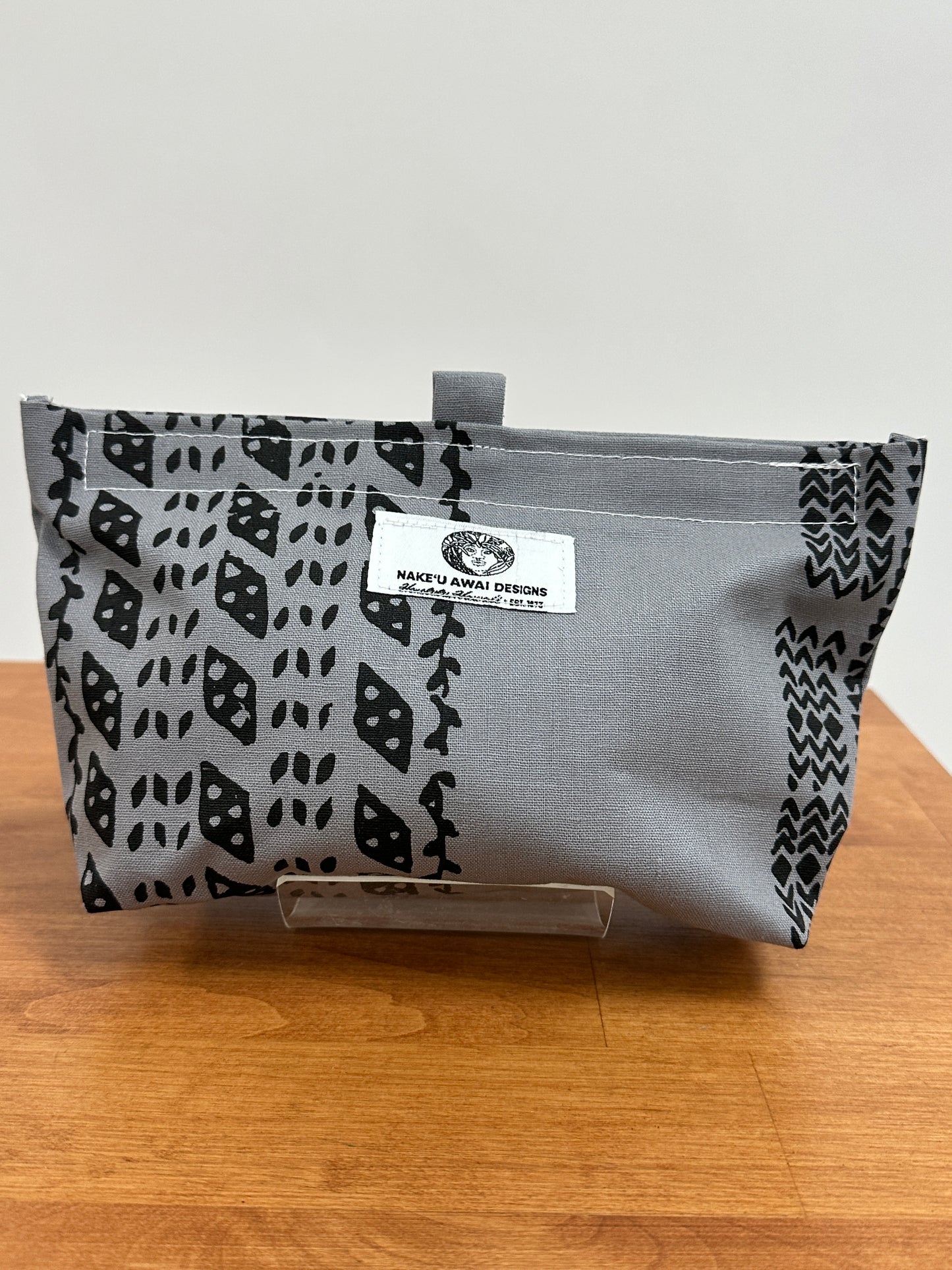 Nake'u pouch |  Ohe Kapala |  Black on Gray