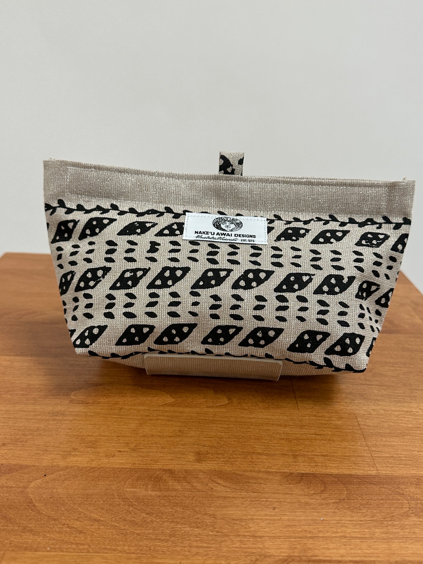 Nake'u pouch |  Ohe Kapala |  Black on Glitter Gold
