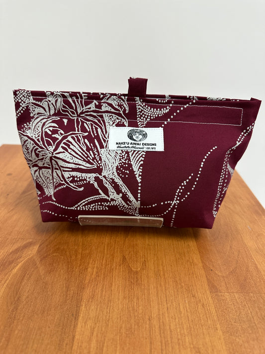 Nake'u pouch | Spider Lilly | White on Burgundy