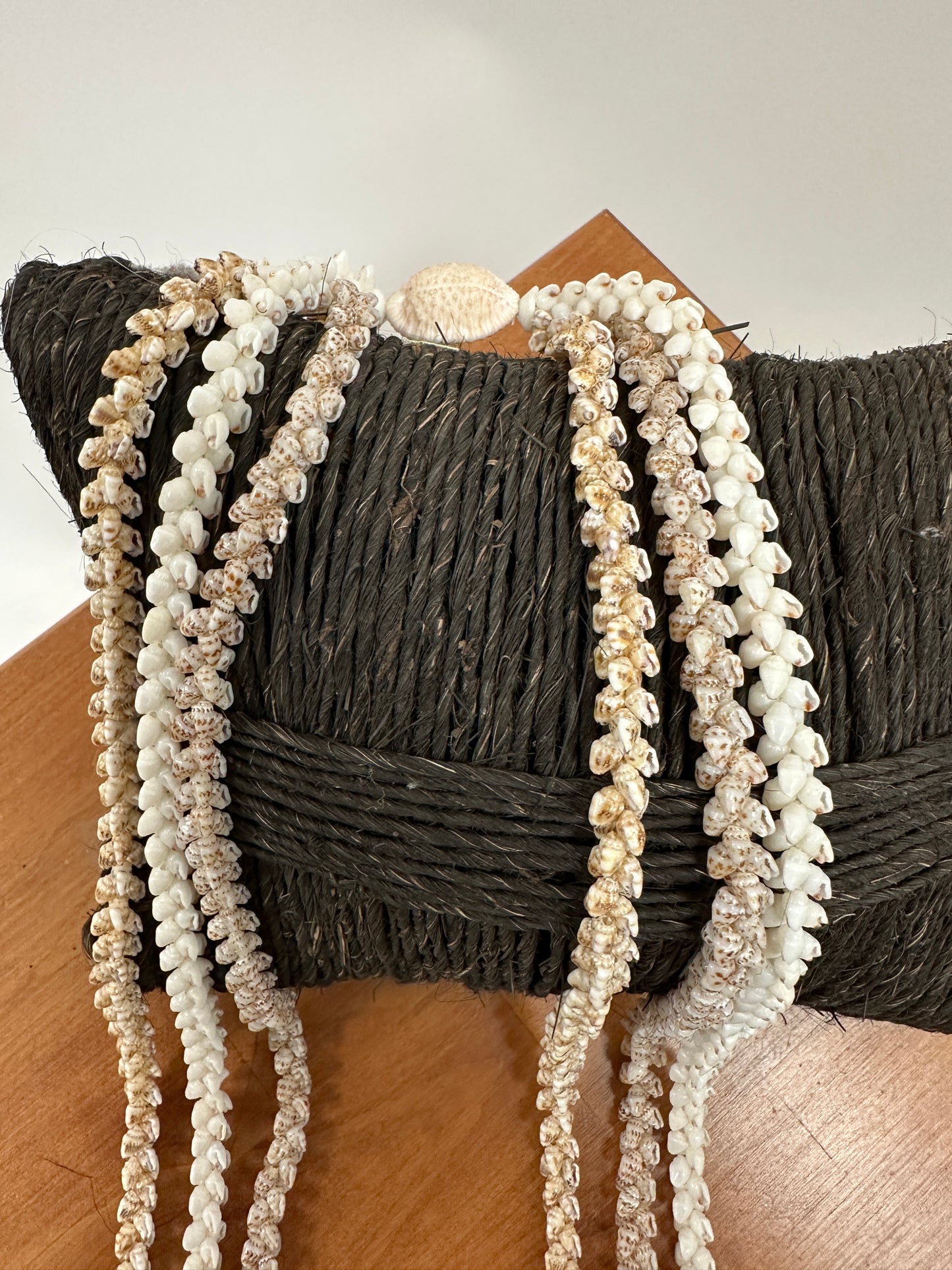 Ni’ihau Shell Lei | 40” |