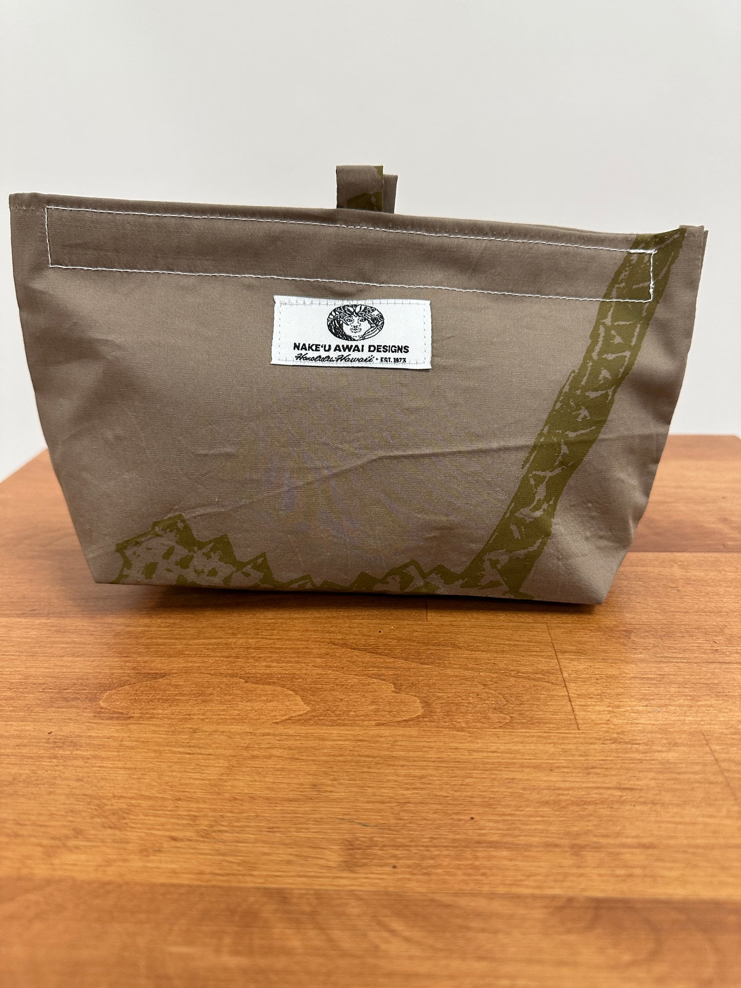 Nake'u pouch | Lauhala Fans | Olive Green and Cream on Mocha