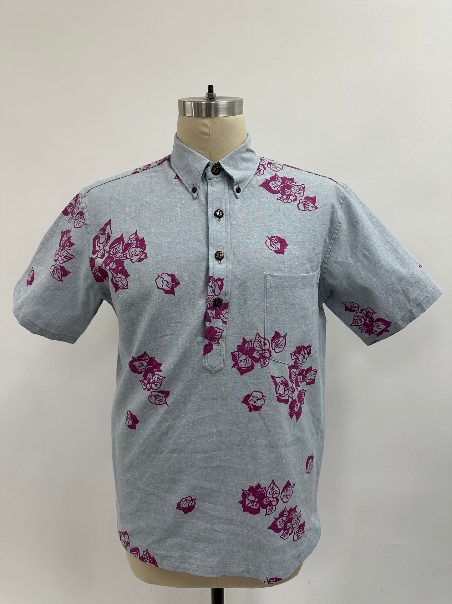 Pullover S/S Aloha Shirt | Bougainvillea | Geranium on Chambray Blue