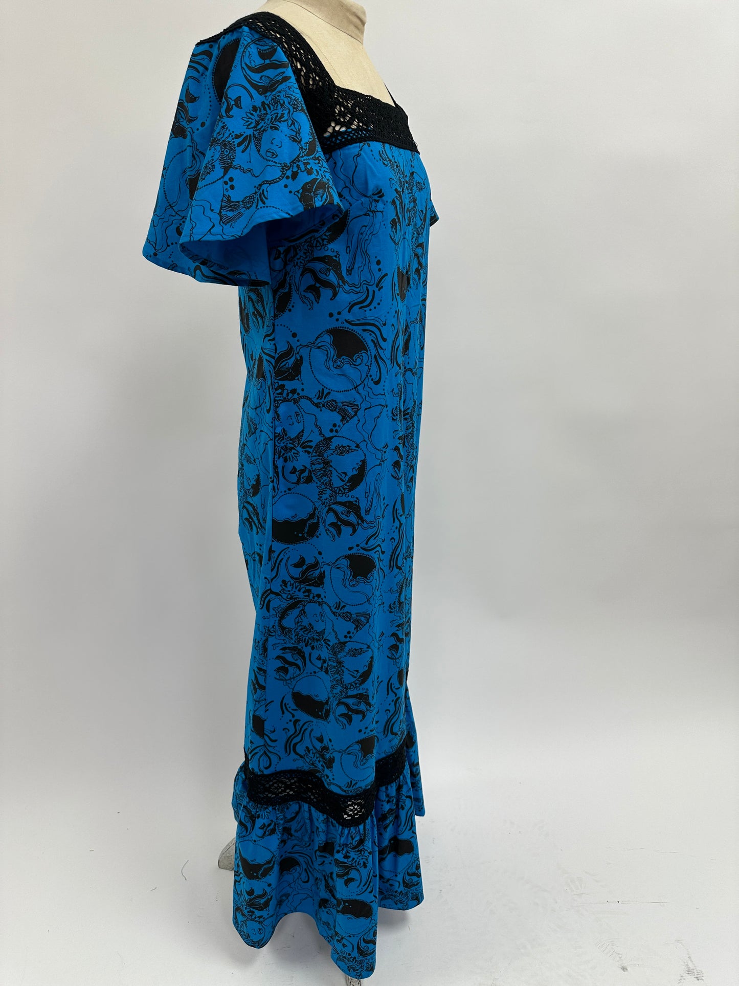 Conne | Coral Reef | Turquoise on Black