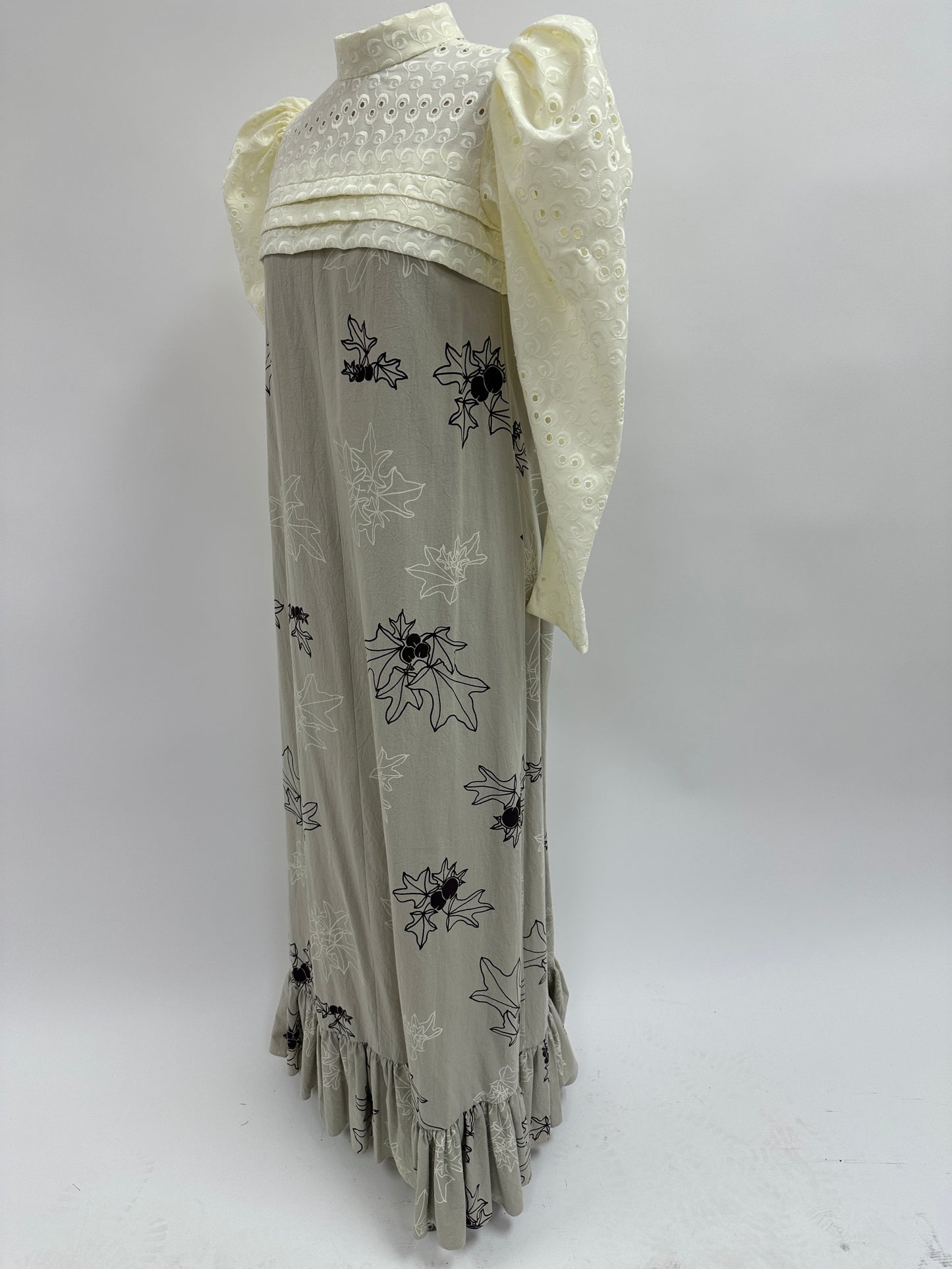 Ka’iulani | Kukui with Ivory Eyelet Trim
