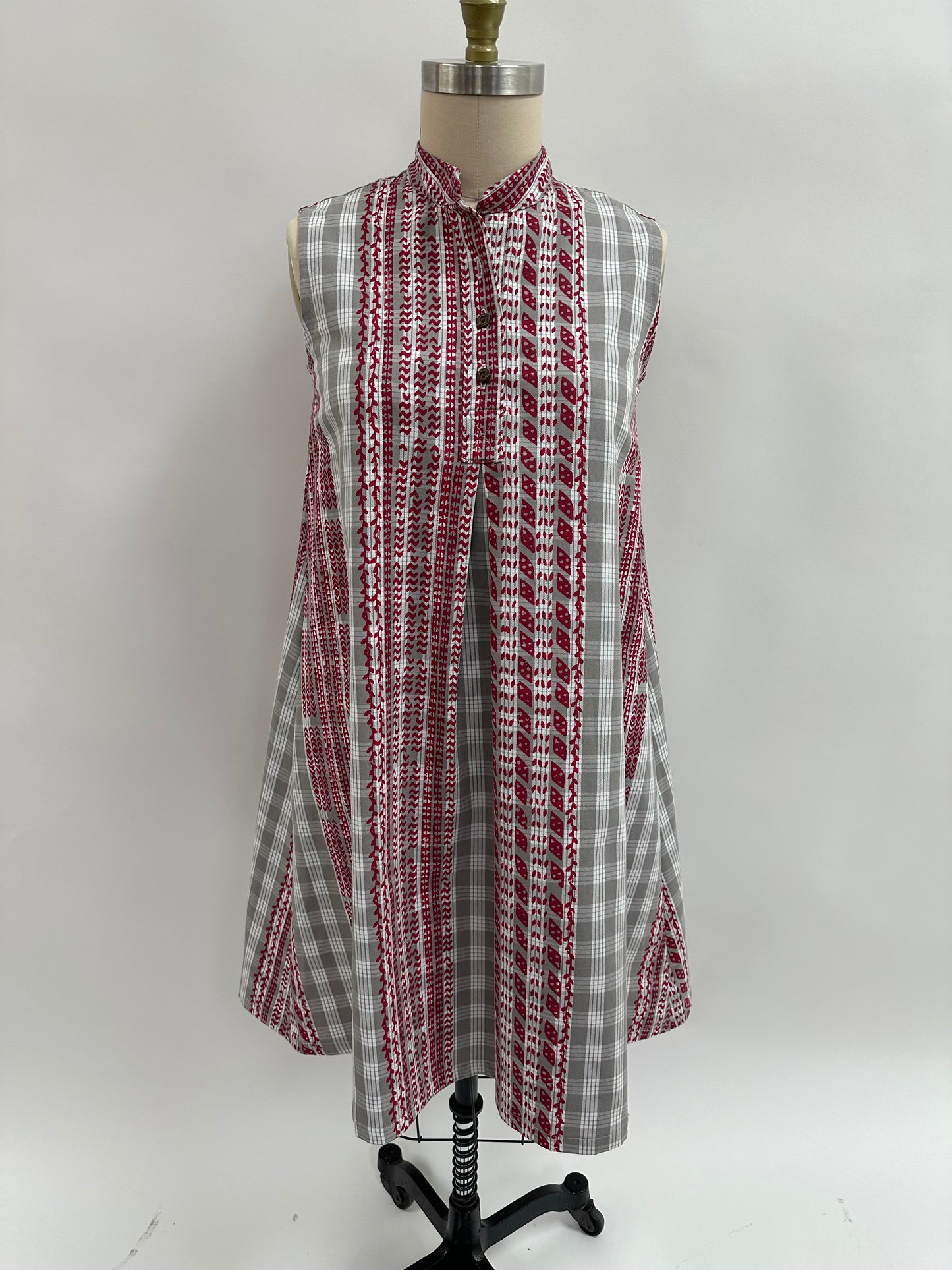 Kāʻilihiwa Dress | Ohe Kapala | Red on Gray Palaka