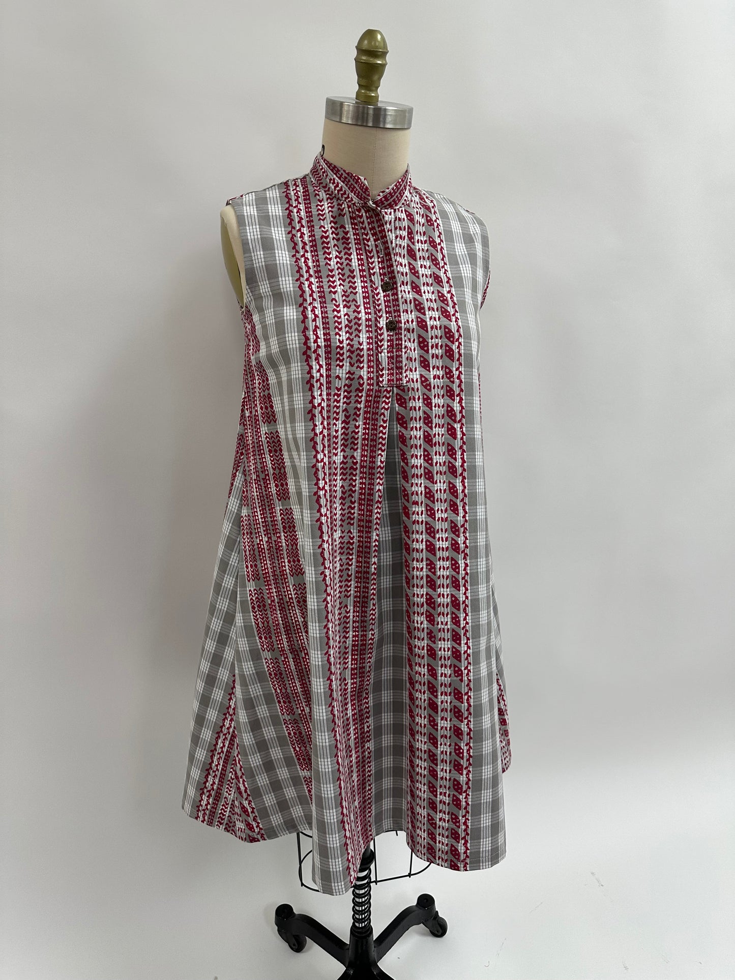 Kāʻilihiwa Dress | Ohe Kapala | Red on Gray Palaka