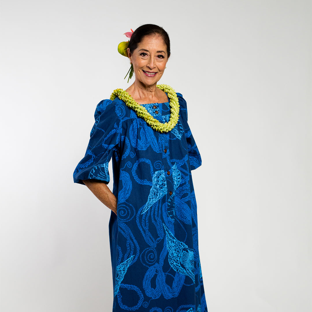 Square Neck Muʻumuʻu | Niʻihau Shells | Blue